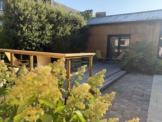 La terrasse de La Source, bureaux du Groupe HOME