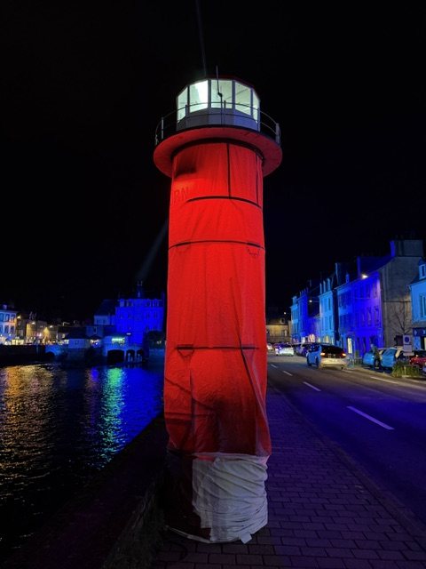 Installation lumineuse sur les quais de Landerneau