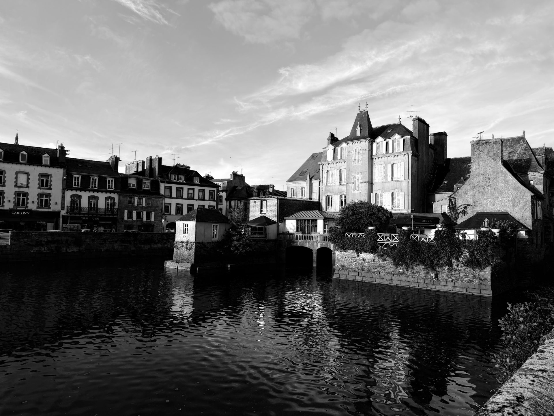 Le pont habité de Landerneau au bord de l'Élorn